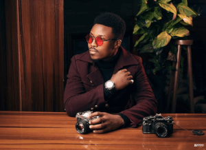 CIKAKKEN TARIHIN UMAR M SHAREEF